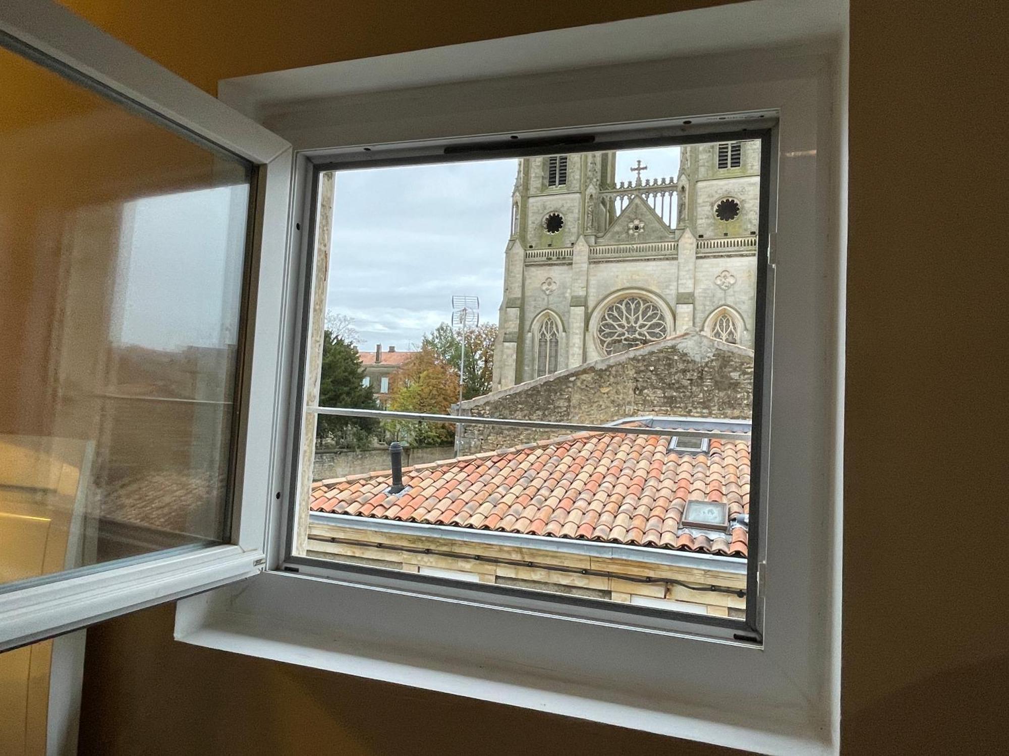Chez Jean-Yves Et Zoe - Le Saint Andre - Au Calme, Tres Propre, Proche Parkings, Clim Apartment Niort Bagian luar foto
