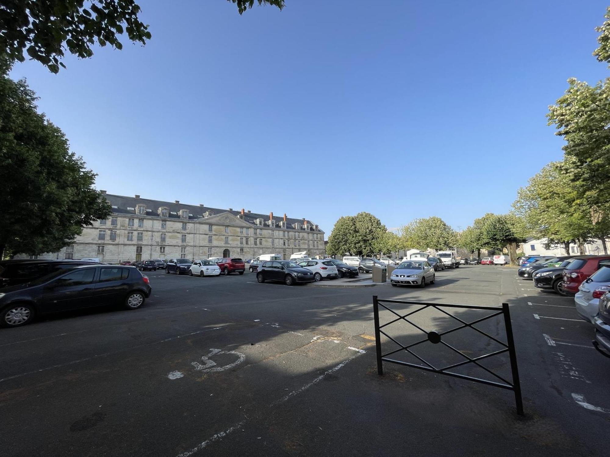 Chez Jean-Yves Et Zoe - Le Saint Andre - Au Calme, Tres Propre, Proche Parkings, Clim Apartment Niort Bagian luar foto